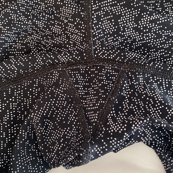 Lululemon HR Size 4 Luxtreme Wunder Unders - Picture 5 of 6